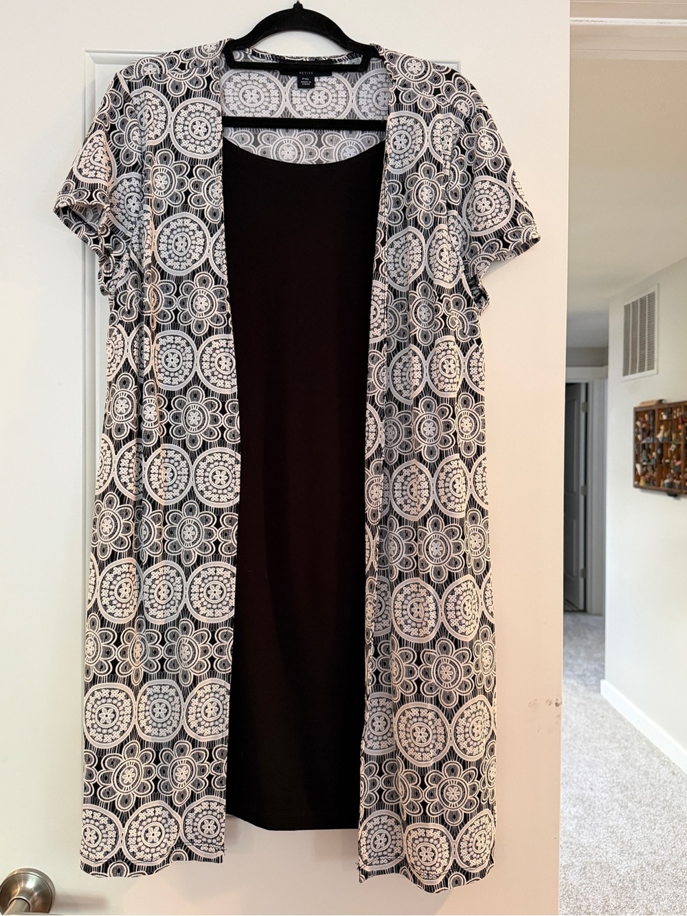Black and White Patterned Short-Sleeve Open Cardigan Dress